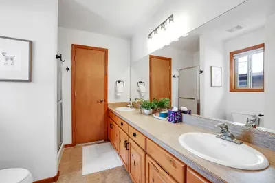 The Jack‑and‑Jill bathroom between the king and queen bedrooms is ideal for sharing space while still having privacy at The Back Nine