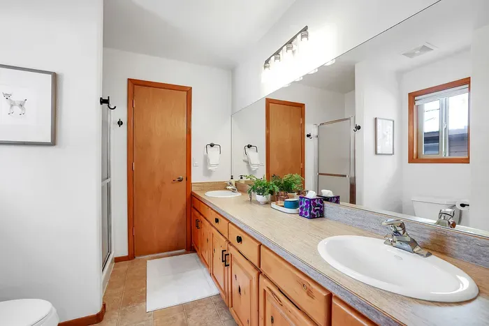The Jack‑and‑Jill bathroom between the king and queen bedrooms is ideal for sharing space while still having privacy at The Back Nine