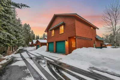 Bring your clubs, bikes, kayaks, skis, or snowboards – there’s storage space for it all here with a two-car attached garage