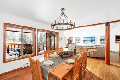 Dine indoors or out – both tables seat six comfortably at this McCall golf condo.