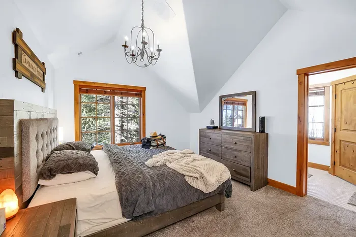 Crisp linens and quiet—recovery is part of the program