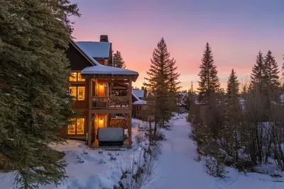 True ski-in/ski-out: this is the groomed trail right outside your door