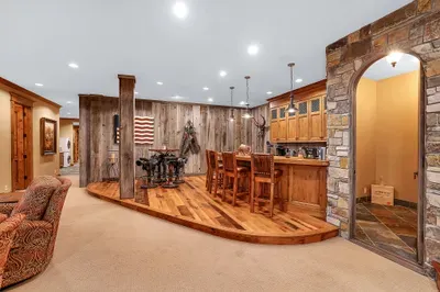 The western‑style bar is built for après—ice maker humming, glassware ready, and bistro stools claimed early