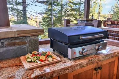 The Blackstone griddle turns breakfast into an event—bacon, eggs, and pancakes for ten, all at once, with lake views and morning light
