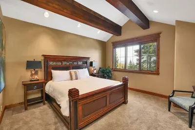 King bed, restful nights
