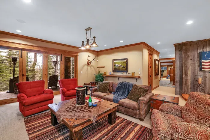 From ski boots to slippers in minutes—gear stowed, glasses up, and the wood fire carrying the room