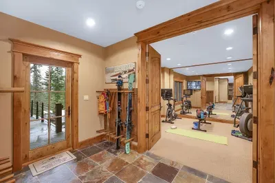 Honest access, dialed flow—Step out to the groomed Lower Pinnacle Trail: .25 miles ski out to the Rock Creek Poma T‑Bar (.5 mile ski in from the Sugarloaf Run) and .5 miles walk to the Lodge at Osprey Meadows/Village at Tamarack