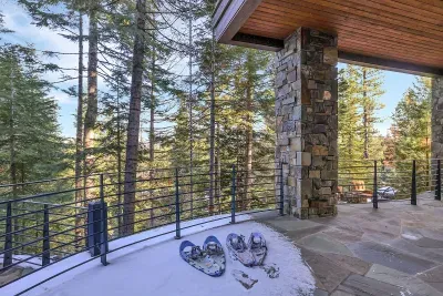 Lower Pinnacle Trail starts steps from the front door—ski boots on, poles in hand, and you're gliding toward the lifts in minutes. Heritage Lodge also comes with three sets of snowshoes for your use