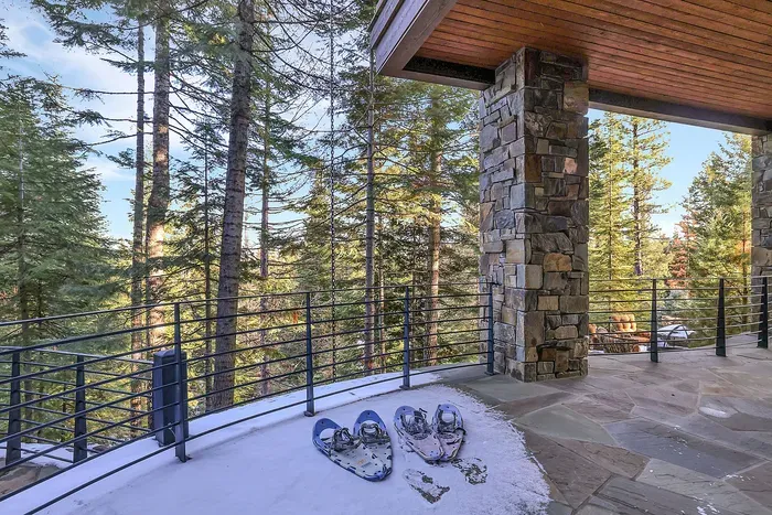 Lower Pinnacle Trail starts steps from the front door—ski boots on, poles in hand, and you're gliding toward the lifts in minutes. Heritage Lodge also comes with three sets of snowshoes for your use