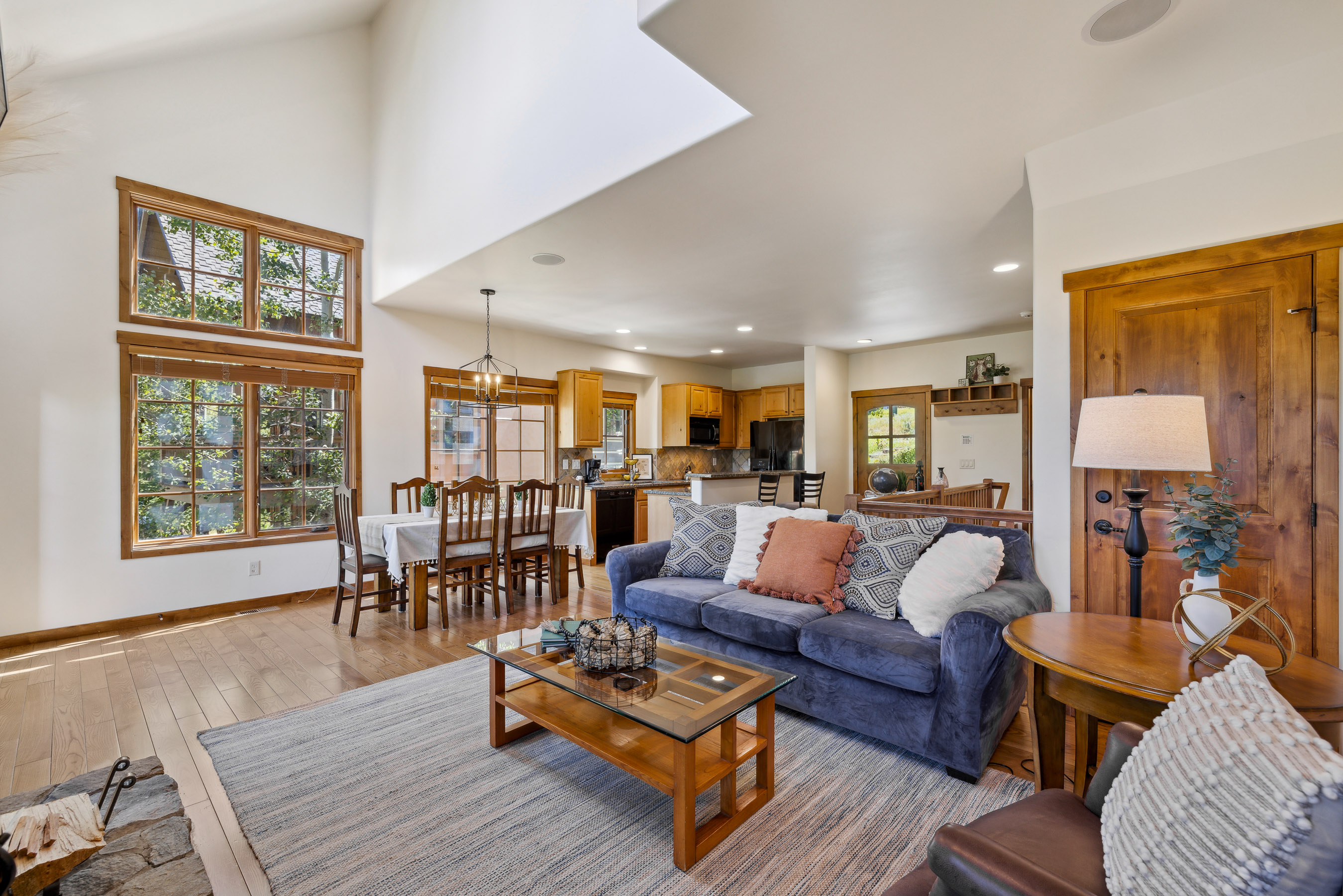 006_Living Room