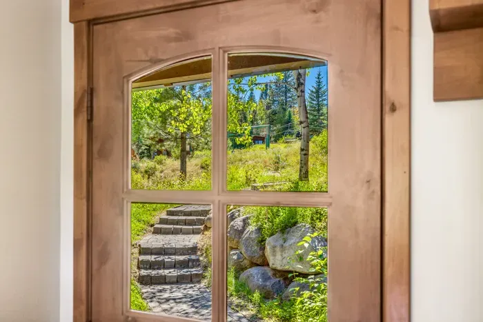 That's Buttercup Chairlift in the reflection on your front door!