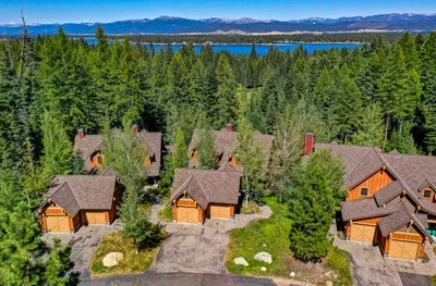 Buttercup Ridge is truly surrounded by nature, with mountains to the front and Lake Cascade directly behind