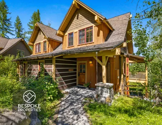Buttercup Ridge is a true year-round mountain getaway, with plenty of outdoor space to enjoy nature