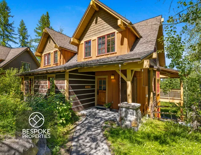 Buttercup Ridge is a true year-round mountain getaway, with plenty of outdoor space to enjoy nature