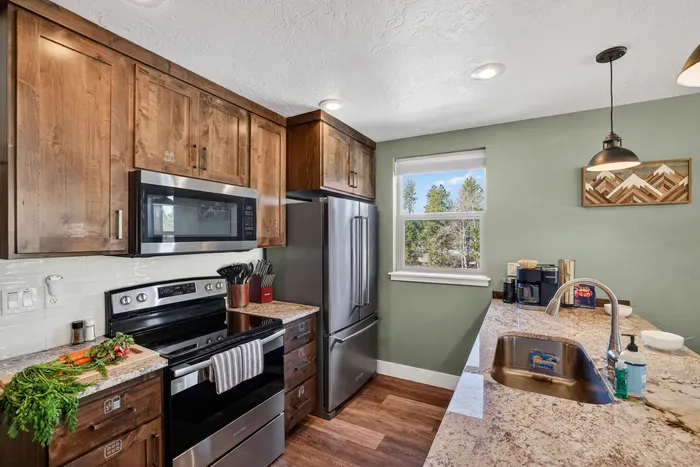 Full-sized stainless steel appliances and a well-stocked kitchen make cooking real meals, real simple