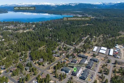 From Basecamp McCall, you’re minutes to coffee shops, pubs, restaurants, and the marina in downtown McCall.