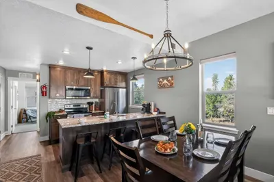 The fully stocked kitchen is ready for big breakfasts before the lifts and easy dinners after the beach.