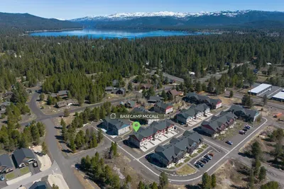 This is your McCall basecamp—perfectly placed between town, lake, and lifts for your next Idaho escape.
