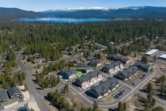 This is your McCall basecamp—perfectly placed between town, lake, and lifts for your next Idaho escape.
