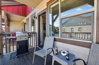 Fire up the propane BBQ for sunset burgers after a day on Brundage Mountain or Payette Lake.