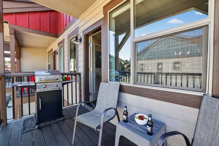Fire up the propane BBQ for sunset burgers after a day on Brundage Mountain or Payette Lake.
