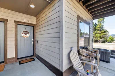 This tri‑level floor plan gives every guest their own space to recharge between McCall outings.