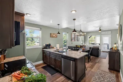 Neutral finishes and wood accents keep the style clean, calm, and rooted in the McCall landscape.