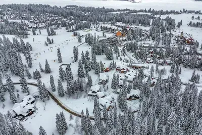 Embrace the perfect blend of luxury and convenience, with ski-in/ski-out access right from the property and endless opportunities for adventure at Tamarack Resort.