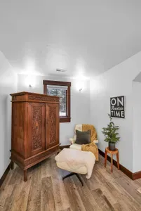 Warm, modern finishes mirror the main home’s vibe: clean lines, soft textures, and comfort that doesn’t take itself too seriously.