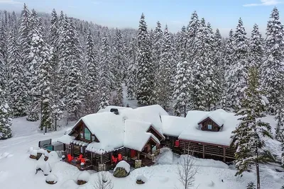 Step off the Sugarloaf run and straight onto your deck—true ski‑in/ski‑out with mountain views and a 12' private swim spa waiting to warm you up.