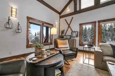 Big windows frame the trees and peaks so you never really have to leave the mountain, even when you’re off your skis.