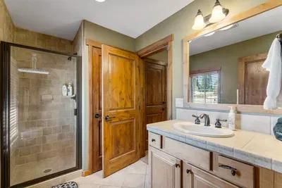 With a full-sized washer and dryer right on the main floor, you can pack light and keep your gear fresh for all your outdoor activities