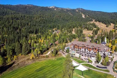 Around the Resort: Enjoy the perks of being located near the award-winning Osprey Meadows Golf Course, as well as the wedding and event venues at the Arling Center