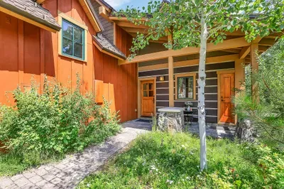 A beautiful basecamp in every season, with plenty of outdoor seating in the warmer months