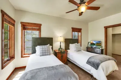 Shared Adventures: With cozy twin beds and easy access to the Jack & Jill bathroom, this room is ideal for companions ready to share their mountain adventures. There's also a spacious walk-in closet and smart TV