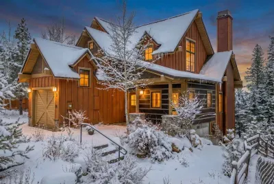 The attached heated garage provides secure, convenient parking and easy gear storage, making your winter stay even more comfortable and stress-free.