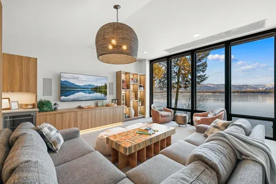 From sunrise coffee to late‑night conversations, this space has you covered.