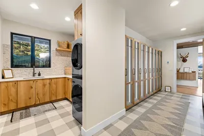 Drop life jackets, ski boots, and beach bags here—everything has a home.
