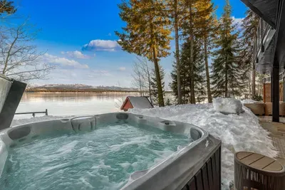 Private hot tub with wide‑open views of Payette Lake and the mountains.