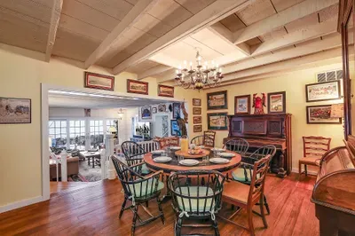 Start with breakfast, end with a late‑night board game—same table, new memories