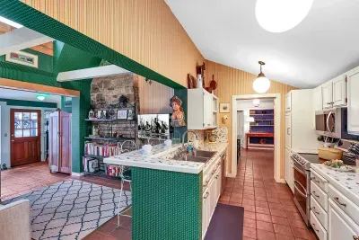 The kitchen keeps the cook in on the conversation—open, cozy, and fully stocked