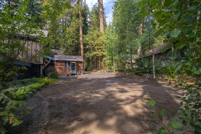 The Wigwam is a favorite for grandparents, couples, and early‑to‑bed types. The driveway is dirt, has enough room for a trailer, but turnaround space is limited