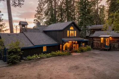 Nearly a century on the shore—welcome to Inertia Inn, your classic old-McCall lake cabin