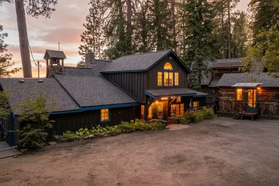 Nearly a century on the shore—welcome to Inertia Inn, your classic old-McCall lake cabin