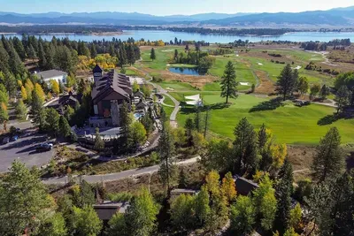 Not a golfer? You’ll still love the open views, big sky, and quiet, park‑like feel of being right on the fairway
