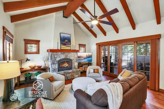 Welcome to First Tracks + Fairways, your cozy Tamarack basecamp—steps from the Poma, the fairway, the Village, and the Arling Center, with a private hot tub waiting when the adventure winds down