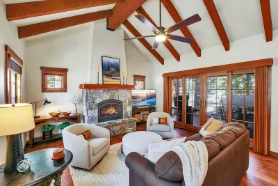 Welcome to First Tracks + Fairways, your cozy Tamarack basecamp—steps from the Poma, the fairway, the Village, and the Arling Center, with a private hot tub waiting when the adventure winds down