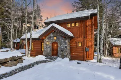 Think of this cottage as your Tamarack launchpad: walk to the Lodge, Village, Arling Center, trails, and courts, then come back to a warm fire and a simple, cozy place to land