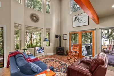 Make memories together inside and out--games and books provided for quiet times indoors (lake views included!). The thermostat controlled gas fireplace is easy to use and super cozy