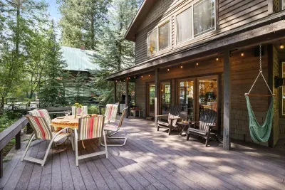 The back deck is absolutely FABULOUS! With so much space and views of Payette Lake, it's the perfect place to enjoy your morning coffee or an afternoon brewski